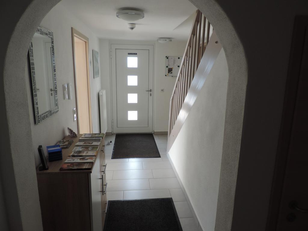 Pension Am Kirchberg Wehringen Екстер'єр фото