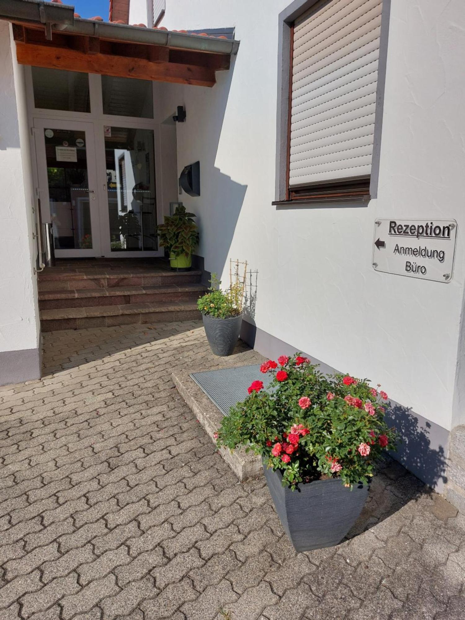 Pension Am Kirchberg Wehringen Екстер'єр фото