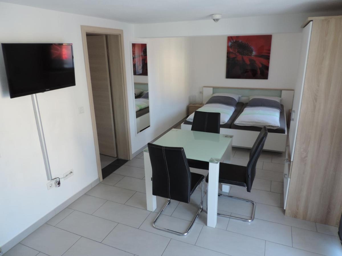 Pension Am Kirchberg Wehringen Екстер'єр фото